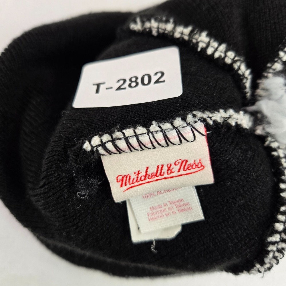 Brooklyn Nets Men Hat One Size White Geometric Beanie Logo Embroidered Pom Pom - Picture 2 of 8